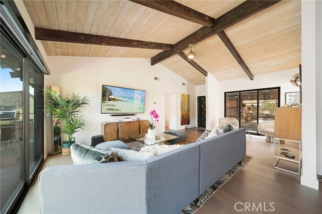 2522 Zorada Drive, Los Angeles CA: https://media.crmls.org/medias/27aac179-d7b3-467a-9e27-c117655ea1b5.jpg