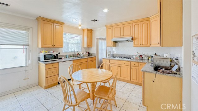 Detail Gallery Image 8 of 21 For 1646 La Golondrina Ave, Alhambra,  CA 91803 - 3 Beds | 2 Baths