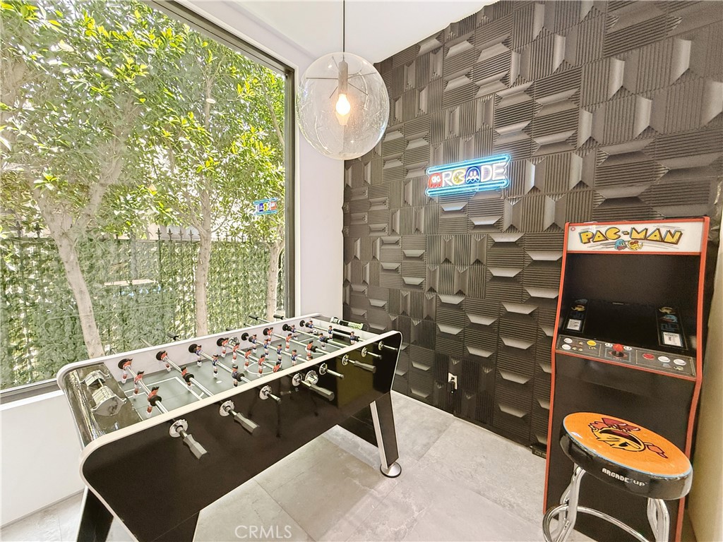 https://media.crmls.org/medias/27abe175-ddd7-4152-a042-505b176d377d.jpg?preset=X-Large