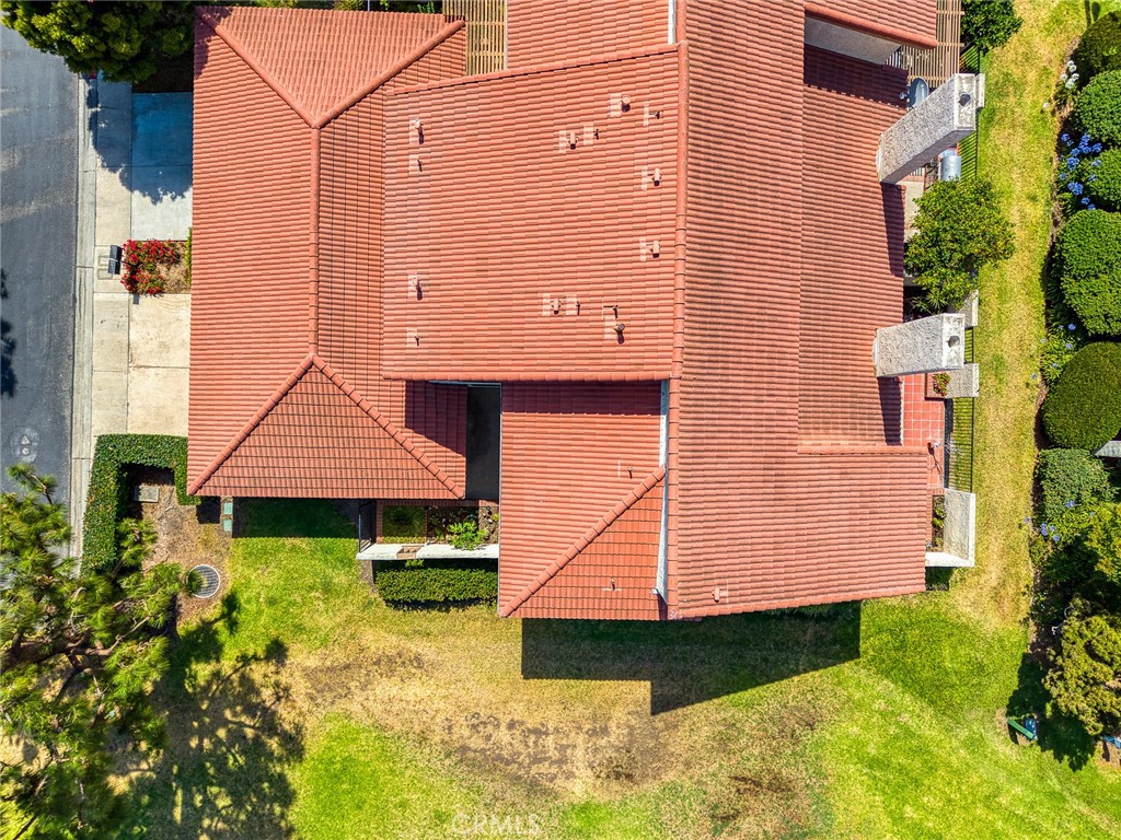 https://media.crmls.org/medias/27abf9db-c074-4d57-8c6d-0ae830851671.jpg?preset=X-Large