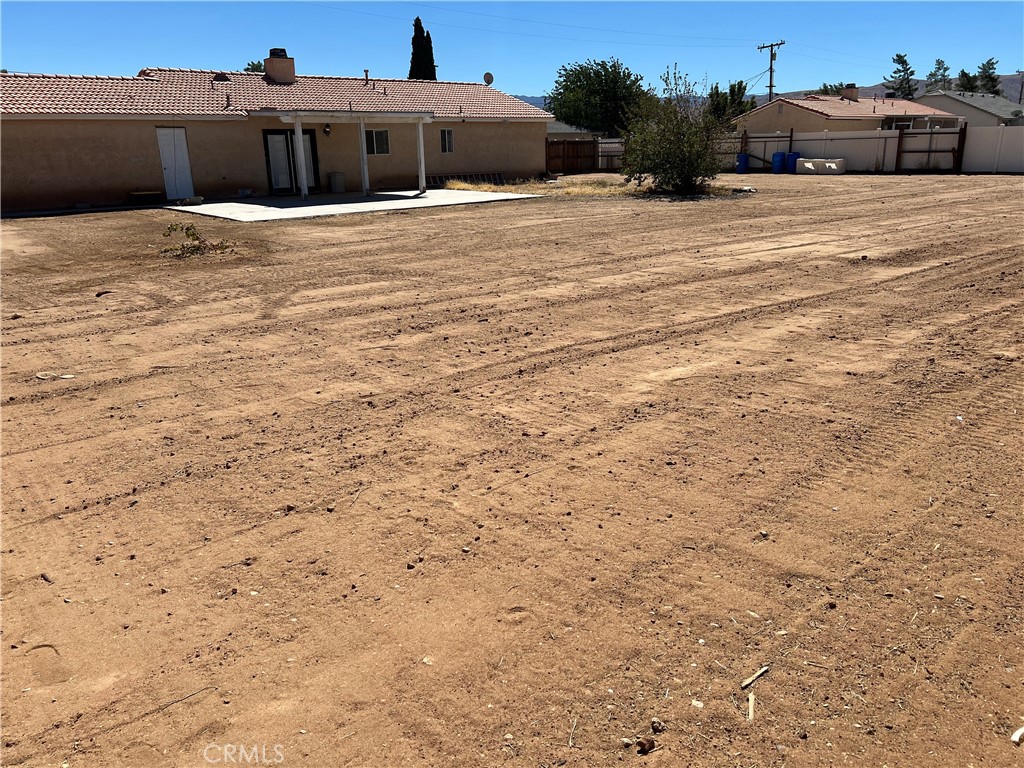https://media.crmls.org/medias/27ac13df-1089-4474-b4f6-11468bfdc986.jpg?preset=X-Large