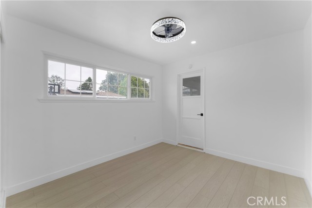 17121 Simonds Street, Granada Hills CA: https://media.crmls.org/medias/27ac34f3-6815-4db8-b14d-1210de3d21d7.jpg
