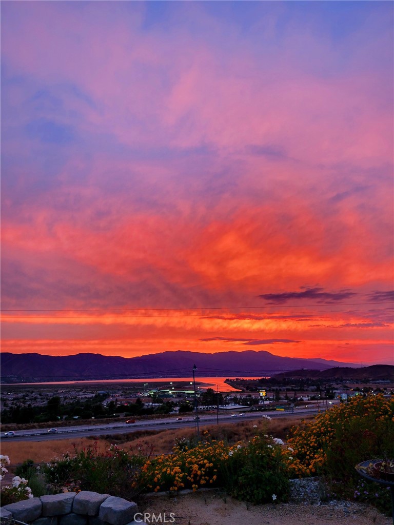 https://media.crmls.org/medias/27ac862b-3163-4978-8617-546a6d32f223.jpg?preset=X-Large