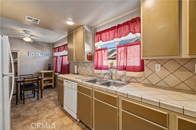 Detail Gallery Image 11 of 27 For 43130 18th St, Lancaster,  CA 93534 - 2 Beds | 2 Baths