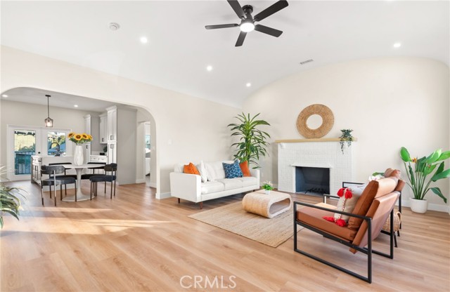 Detail Gallery Image 8 of 37 For 5414 Hillcrest, Los Angeles,  CA 90043 - 3 Beds | 2 Baths