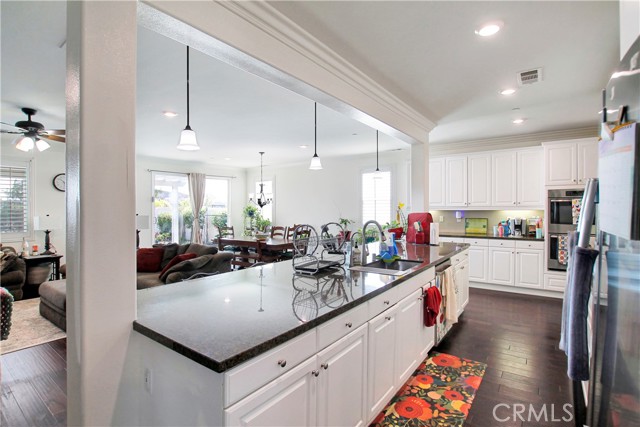 Detail Gallery Image 19 of 62 For 13122 Capricornio St, Riverside,  CA 92503 - 7 Beds | 4/1 Baths
