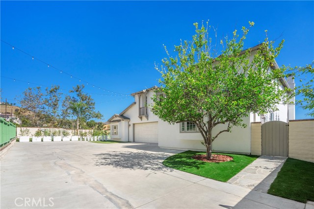 3318 Durham Court, Burbank CA: https://media.crmls.org/medias/27ad78f0-d9aa-40d6-bfb6-34985354f84c.jpg