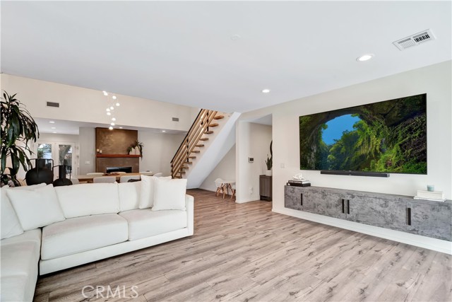 Detail Gallery Image 9 of 42 For 4974 Canoga Ave, Woodland Hills,  CA 91364 - 4 Beds | 4 Baths