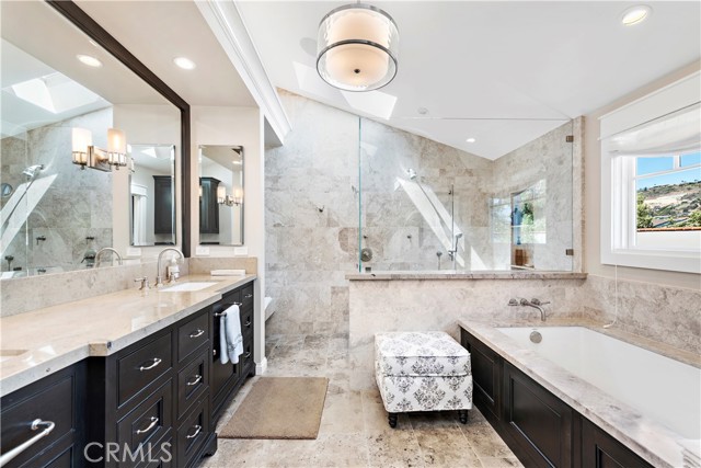 Detail Gallery Image 13 of 31 For 4 Monarch Bay Dr, Dana Point,  CA 92629 - 4 Beds | 3/1 Baths