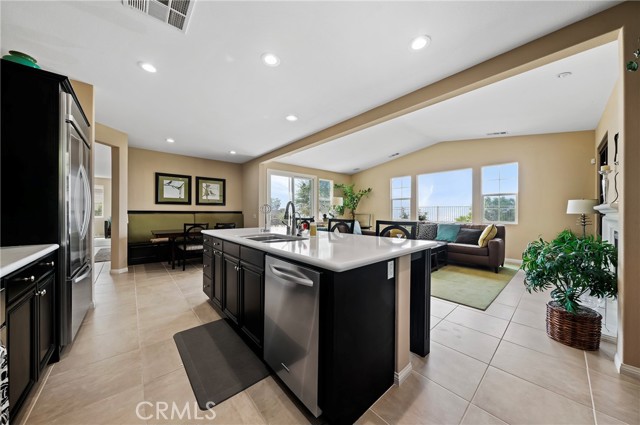 12729 Indian Ocean Drive, Etiwanda CA: https://media.crmls.org/medias/27ae1e68-ed6b-495a-ba1e-ce98b09d2d0f.jpg