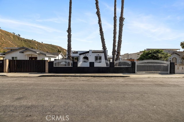 182 E McFarlane Street, Ventura CA: https://media.crmls.org/medias/27ae73ed-3758-49a6-ac84-4f81a6cc9f0a.jpg