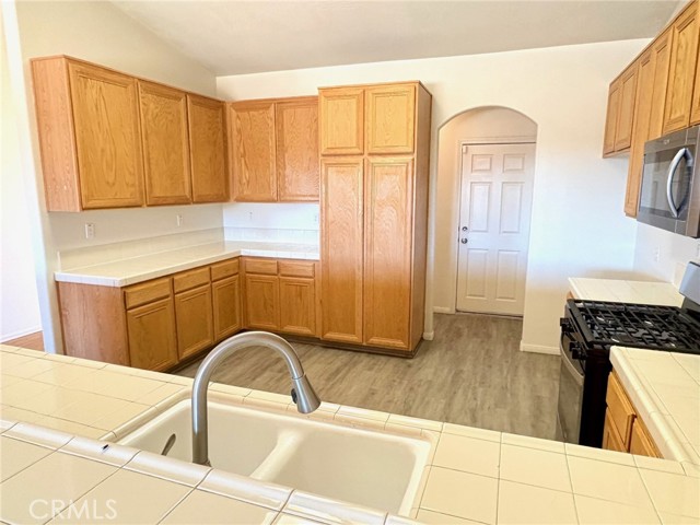 Detail Gallery Image 4 of 22 For 13179 Butte, Victorville,  CA 92395 - 3 Beds | 2 Baths
