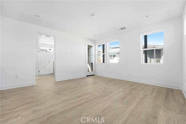 27345 Creekwood Lane, Valencia CA: https://media.crmls.org/medias/27b03ca2-bfa5-4801-9121-aef9dfee9c96.jpg