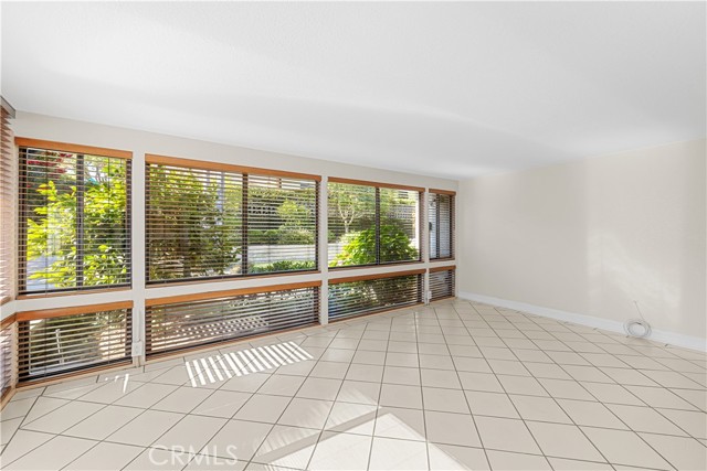 897 Calle Del Sol, Upland CA: https://media.crmls.org/medias/27b08659-d185-438f-8321-33a454a6d059.jpg