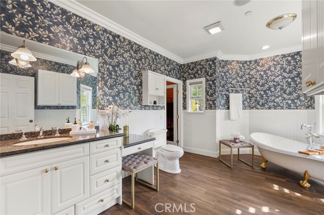 3352 Via Zara, Fallbrook CA: https://media.crmls.org/medias/27b13d4c-e8cd-442f-b575-4d34d9b9210e.jpg