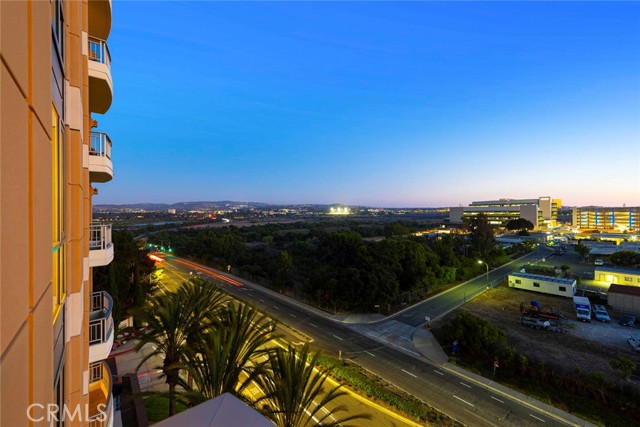 8081 Scholarship, Irvine CA: https://media.crmls.org/medias/27b20dca-d534-4b70-b24f-f17d2c903a58.jpg