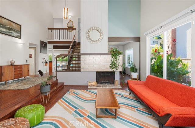 Detail Gallery Image 8 of 40 For 25451 via Macarena, Valencia,  CA 91355 - 5 Beds | 3 Baths