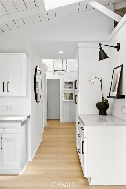 592 Bluebird Canyon Drive, Laguna Beach CA: https://media.crmls.org/medias/27b373db-403e-4f9f-9ca0-eb20dafedac0.jpg