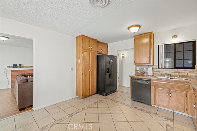 Detail Gallery Image 6 of 40 For 45344 Lorimer Ave, Lancaster,  CA 93534 - 3 Beds | 2 Baths
