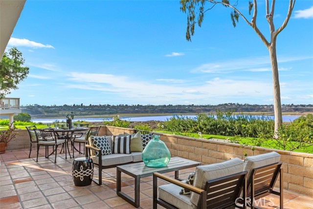 Detail Gallery Image 1 of 37 For 428 Vista Grande, Newport Beach,  CA 92660 - 3 Beds | 2/1 Baths