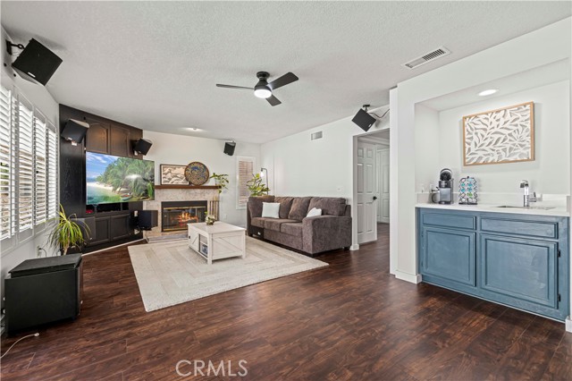 28777 Kathleen Avenue, Saugus CA: https://media.crmls.org/medias/27b4480e-42fa-4543-9eea-e92cd222cf4f.jpg