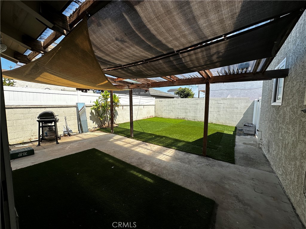 https://media.crmls.org/medias/27b4b748-4139-4ec5-9f2e-559079d638ee.jpg?preset=X-Large