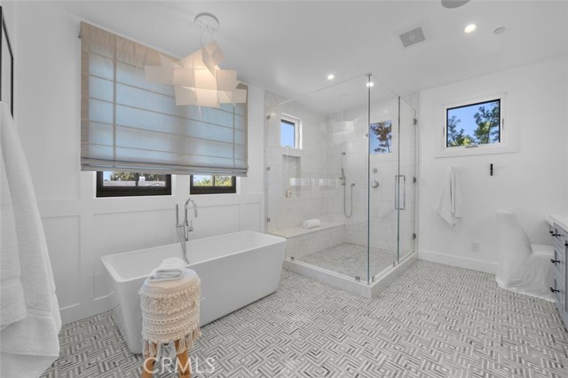 Detail Gallery Image 38 of 75 For 676 18th St, Manhattan Beach,  CA 90266 - 6 Beds | 6/2 Baths