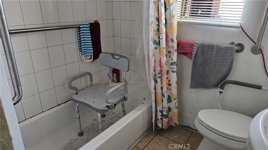https://media.crmls.org/medias/27b63210-21b2-4724-b2f4-151046d7126b.jpg?preset=X-Large