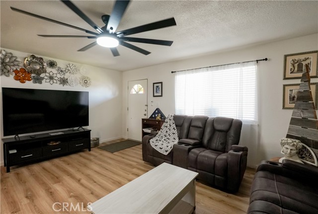 3833 Kennedy Street, Le Grand CA: https://media.crmls.org/medias/27b639d2-74db-4964-8c9b-c83ec2388e33.jpg