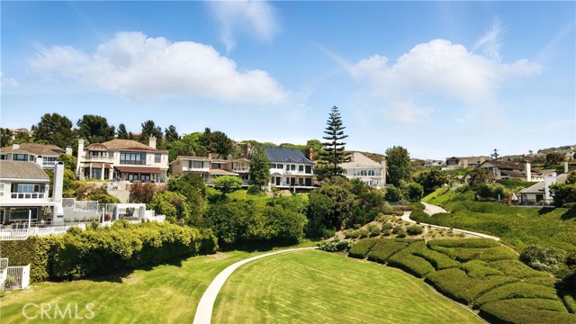 7 Belmont, Newport Beach CA: https://media.crmls.org/medias/27b66973-16c7-4f0b-bf78-9d6582c1714b.jpg