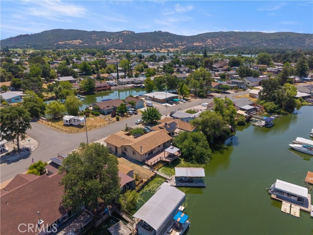 12855 Island Circle, Clearlake Oaks CA: https://media.crmls.org/medias/27b6d8bb-23dc-42c9-b09e-d2b37a9c6df6.jpg