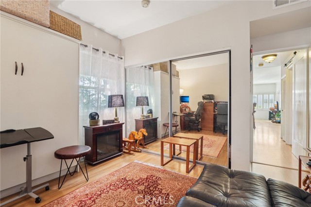 Detail Gallery Image 9 of 12 For 360 S Los Robles Ave #11,  Pasadena,  CA 91101 - 2 Beds | 2 Baths