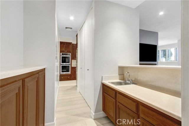 Detail Gallery Image 15 of 44 For 4949 Genesta Ave #104,  Encino,  CA 91316 - 2 Beds | 2 Baths