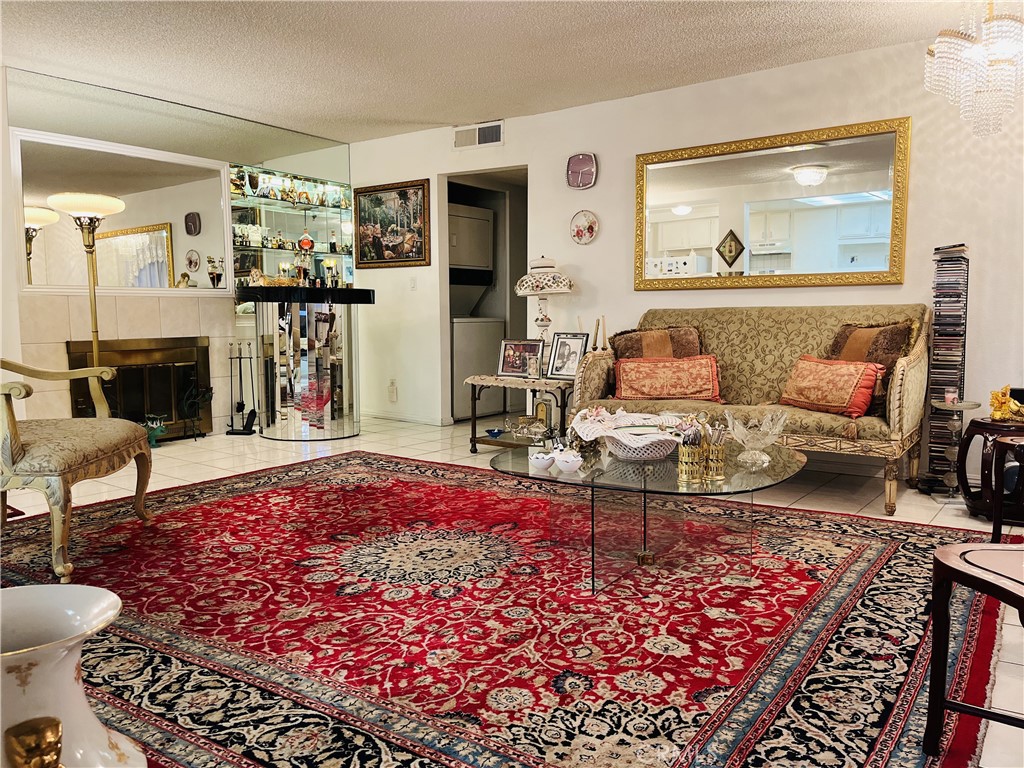 https://media.crmls.org/medias/27b75918-16b1-4924-88ea-bab772511c22.jpg?preset=X-Large