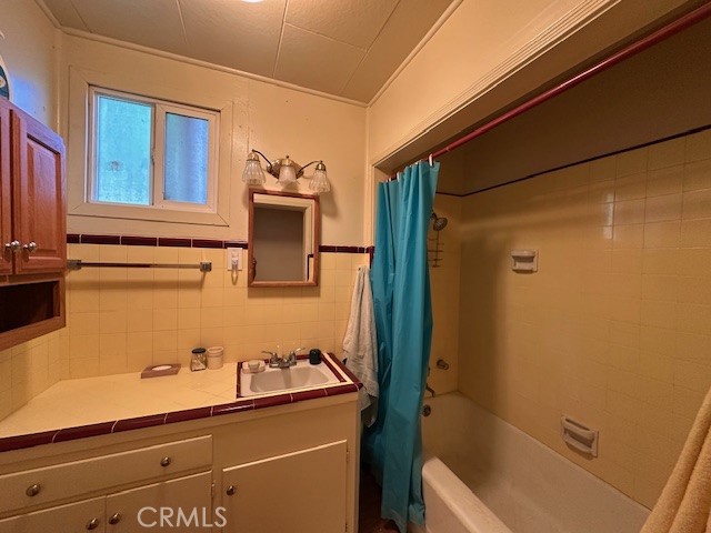 https://media.crmls.org/medias/27b75983-66c2-4d41-901b-bc5e56c32d26.jpg?preset=X-Large
