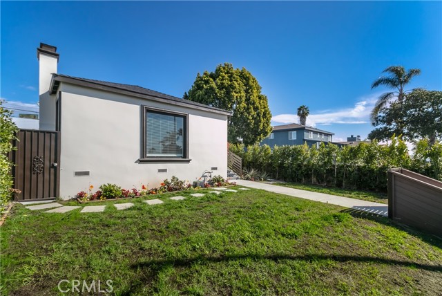 Detail Gallery Image 3 of 15 For 4401 W 58th Pl, Los Angeles,  CA 90043 - 3 Beds | 3/1 Baths