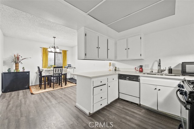Detail Gallery Image 12 of 34 For 8801 Willis Ave #34,  Panorama City,  CA 91402 - 2 Beds | 2 Baths