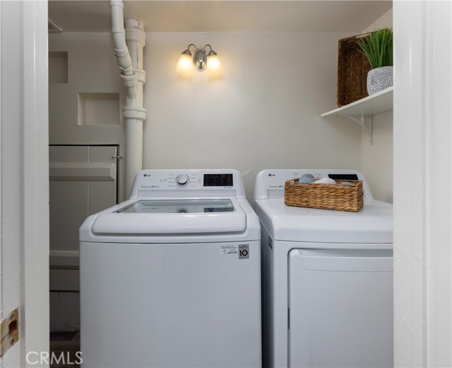 425 Monterey Drive, Laguna Beach CA: https://media.crmls.org/medias/27b8cc96-cb29-42aa-8016-90a2ddd94592.jpg