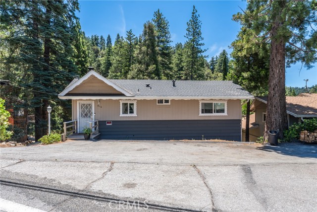 Detail Gallery Image 1 of 30 For 810 Arosa Dr, Crestline,  CA 92325 - 4 Beds | 2 Baths