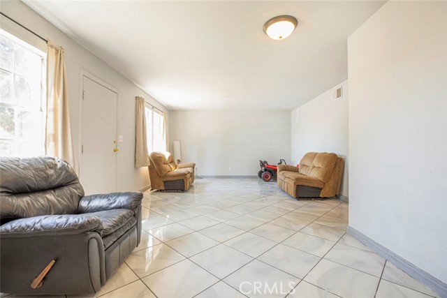 Detail Gallery Image 12 of 27 For 1069 W Sierra Madre Ave #1,  Azusa,  CA 91702 - 2 Beds | 1 Baths