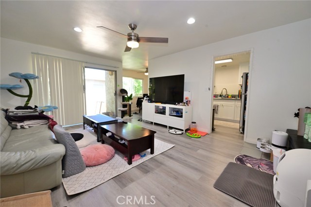 121 E Live Oak Street, San Gabriel CA: https://media.crmls.org/medias/27bb1692-88c8-4bf9-be52-c4cb5f0a2418.jpg