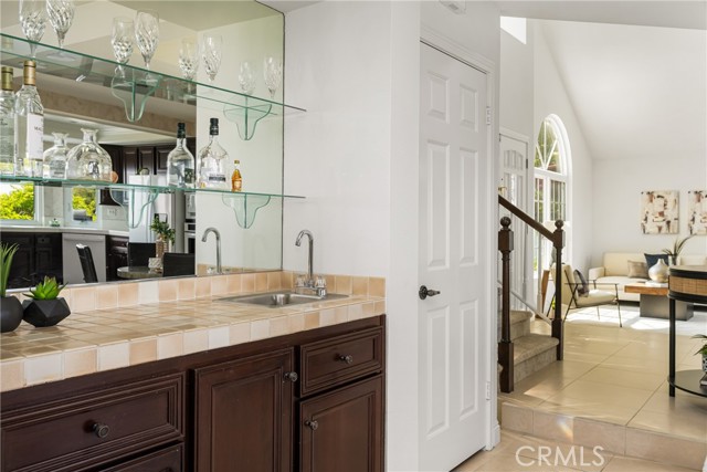 580 S Londerry Ln, Anaheim Hills CA: https://media.crmls.org/medias/27bb69ec-5dba-40fb-9390-2132f044e1e4.jpg