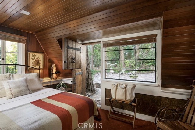 Detail Gallery Image 12 of 26 For 324 Summit Dr, Lake Arrowhead,  CA 92352 - 2 Beds | 2 Baths