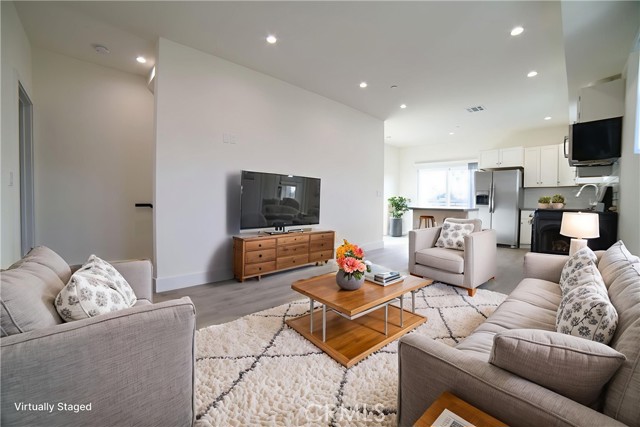 Detail Gallery Image 8 of 24 For 4559 Pickford St St #4559 1/2,  Los Angeles,  CA 90019 - 4 Beds | 4 Baths