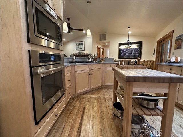 Detail Gallery Image 17 of 54 For 2101 Davis Place Rd, Mount Shasta,  CA 96067 - 4 Beds | 2/1 Baths