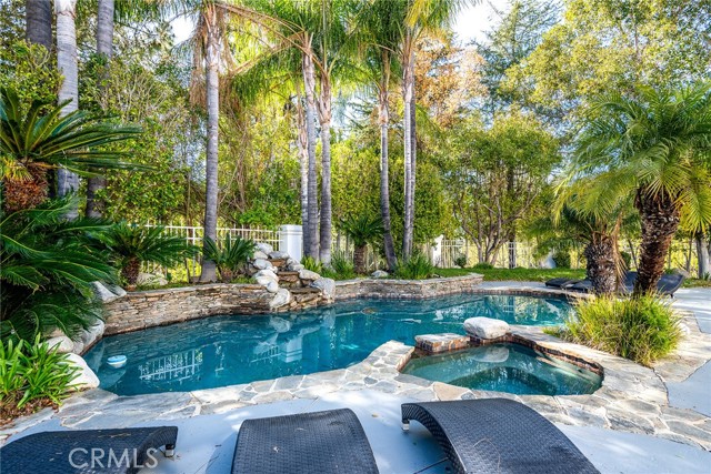 5451 Newcastle Lane, Calabasas CA: https://media.crmls.org/medias/27bfe49c-3f16-4c67-9774-f4f3b9627567.jpg
