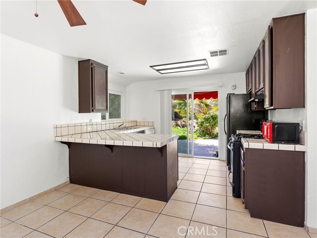 Detail Gallery Image 10 of 38 For 37707 Dixie Dr, Palmdale,  CA 93550 - 3 Beds | 2 Baths