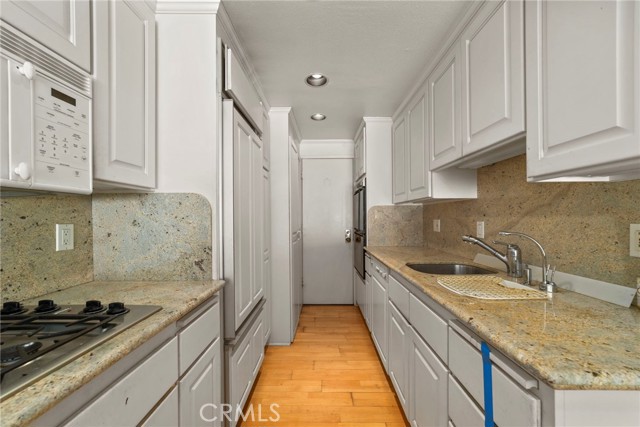 Detail Gallery Image 12 of 37 For 10650 Holman Ave #107,  Los Angeles,  CA 90024 - 2 Beds | 2 Baths