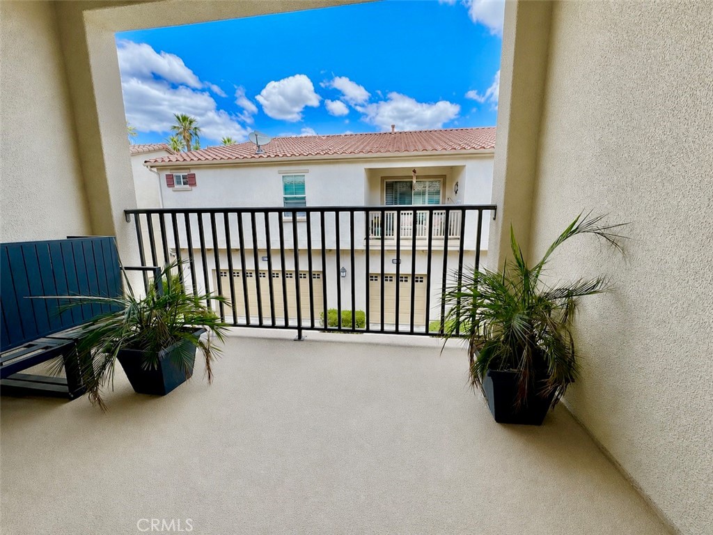 https://media.crmls.org/medias/27c12d3c-8b8b-45e3-959b-7c8c62dfbd45.jpg?preset=X-Large