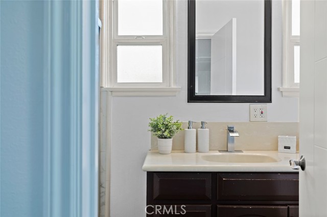 10072 Roselee Drive, Garden Grove CA: https://media.crmls.org/medias/27c1a418-b67a-43ad-bf92-23798dd1959f.jpg